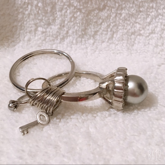 Faux Gray Grey Black Pearl Key Purse Charm Chain NEW Keychain RED BANNER - Picture 2 of 8